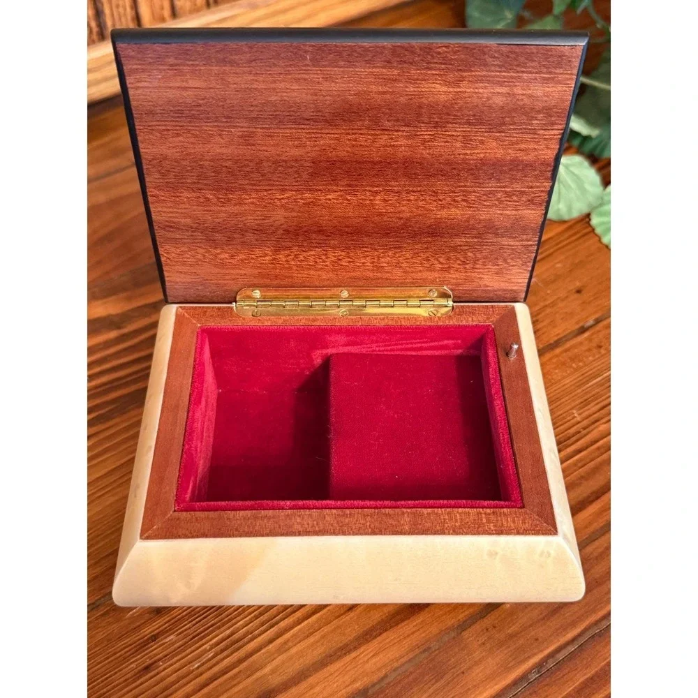 Vintage Romance Italian Music Box Birdseye Maple Wood Inlay Jewelry Box Italy